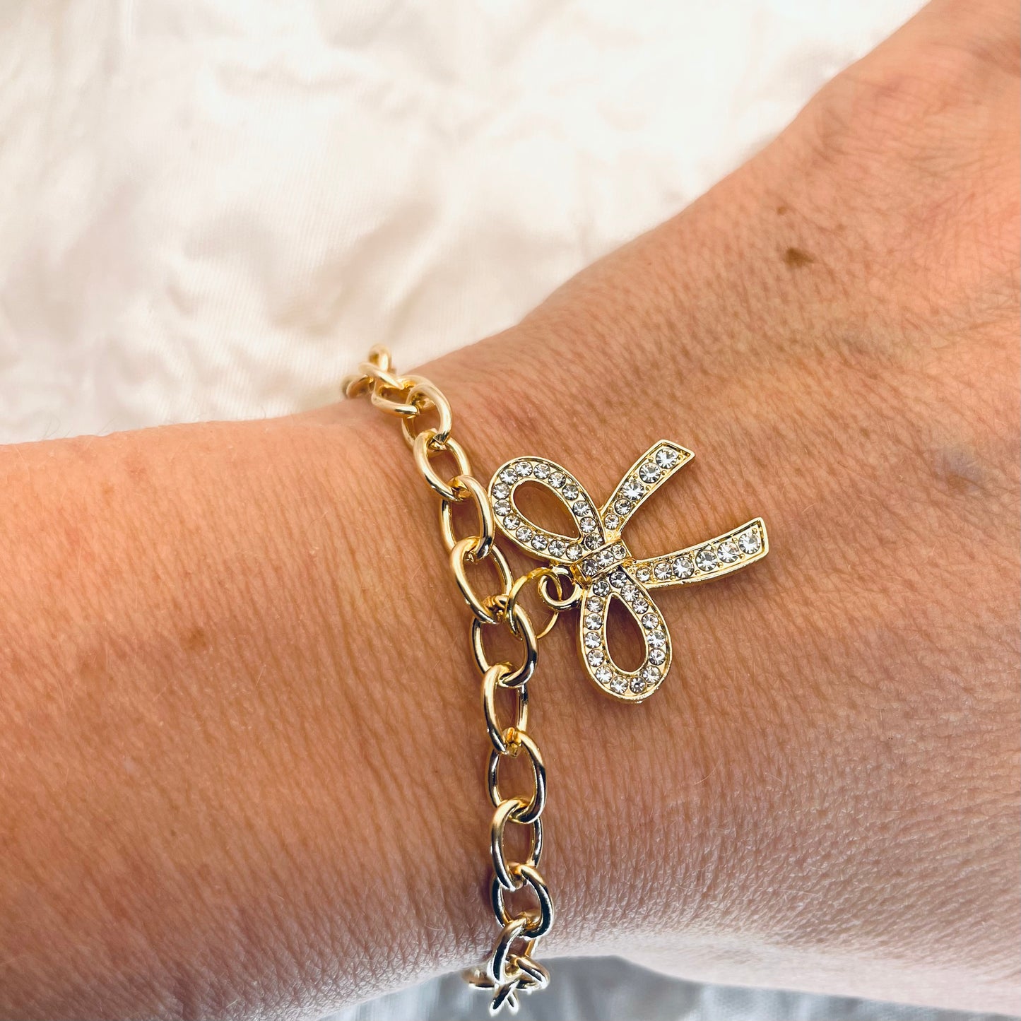 Bow bracelet, gold jewelry