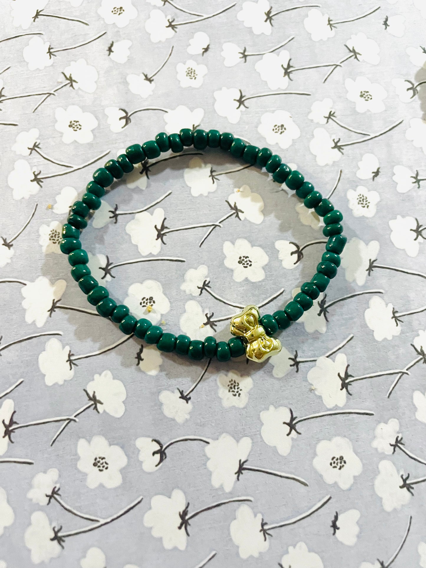 Beaded bow bracelet