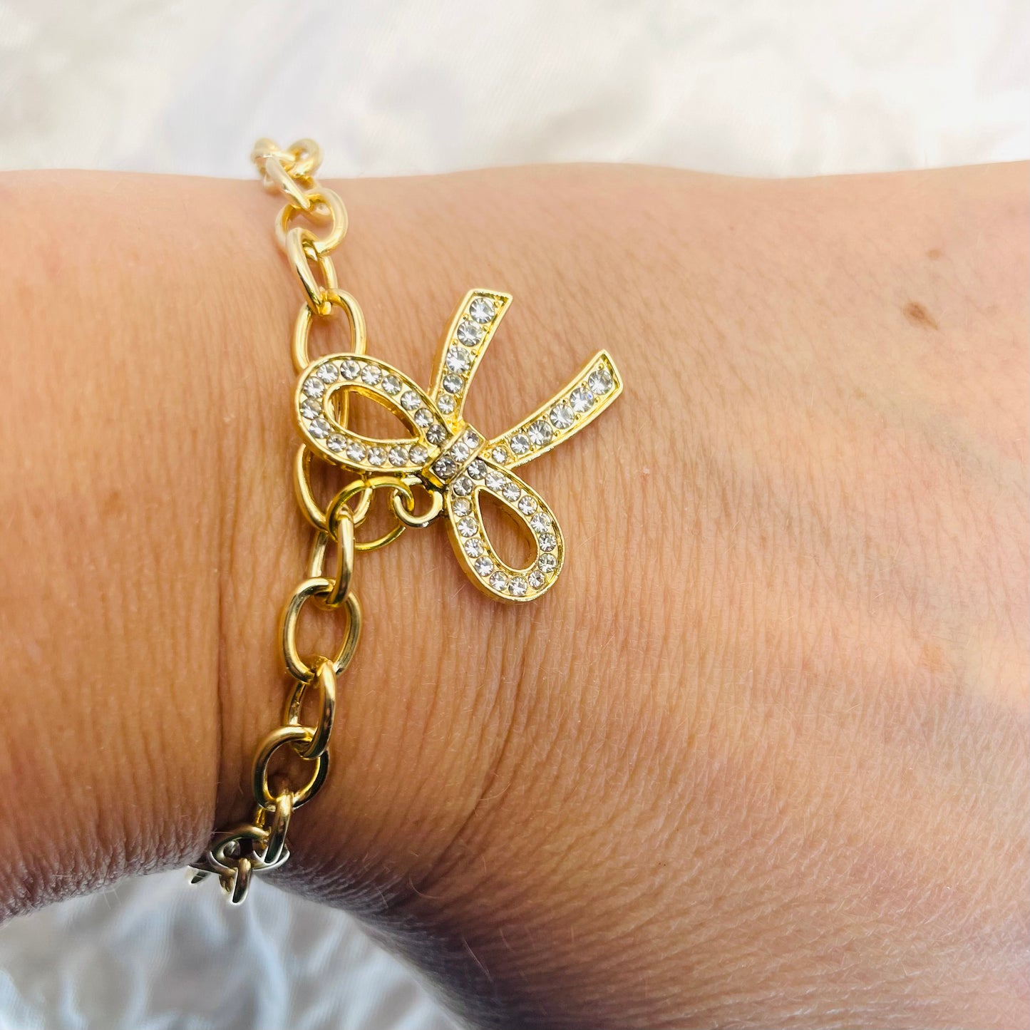 Bow bracelet, gold jewelry
