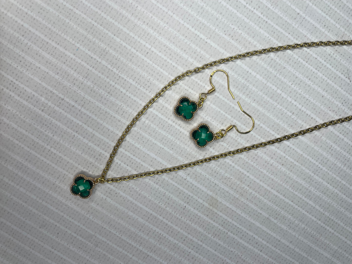 Emerald green necklace and earring pendant set