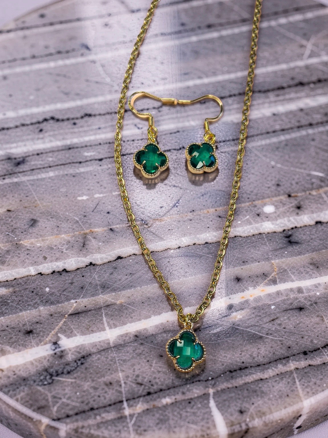 Emerald green necklace and earring pendant set