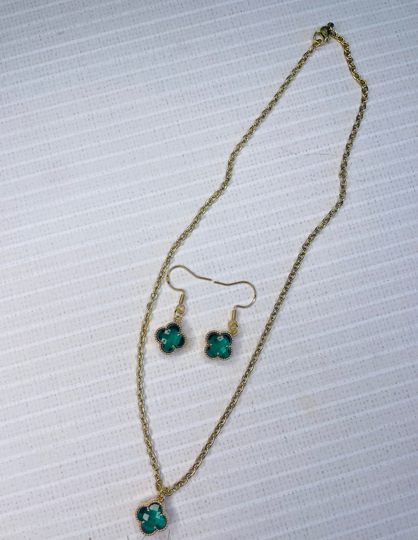 Emerald green necklace and earring pendant set