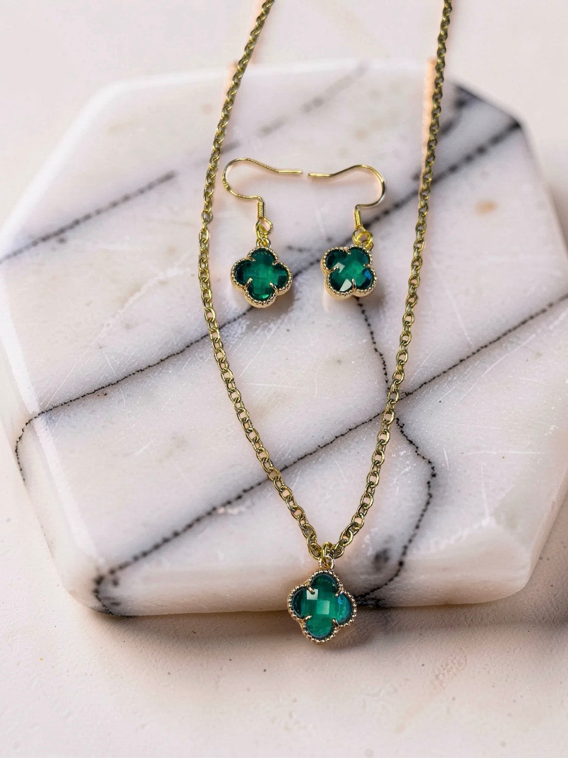 Emerald green necklace and earring pendant set