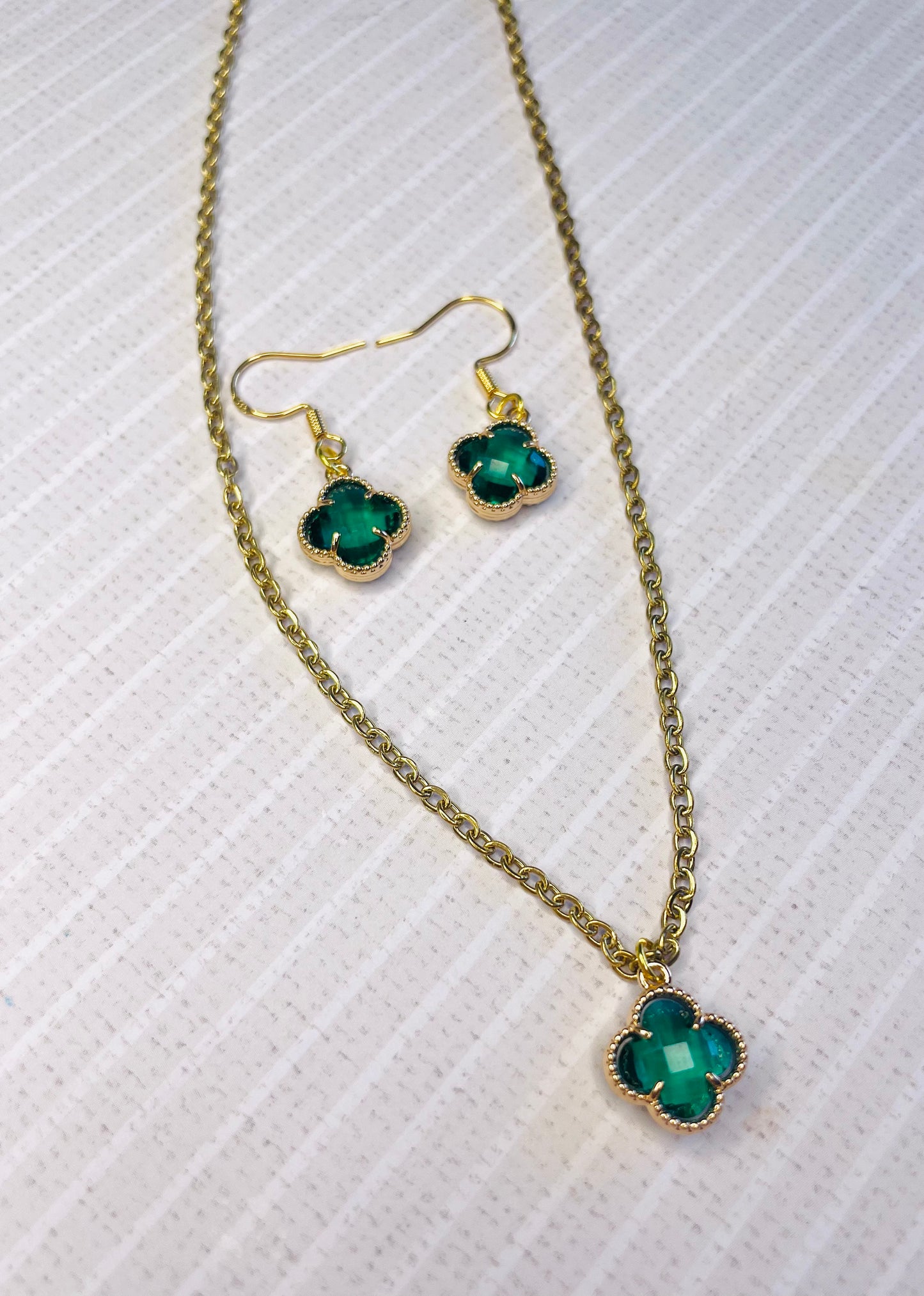 Emerald green necklace and earring pendant set
