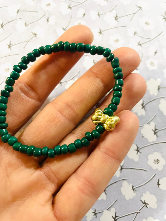 Beaded bow bracelet