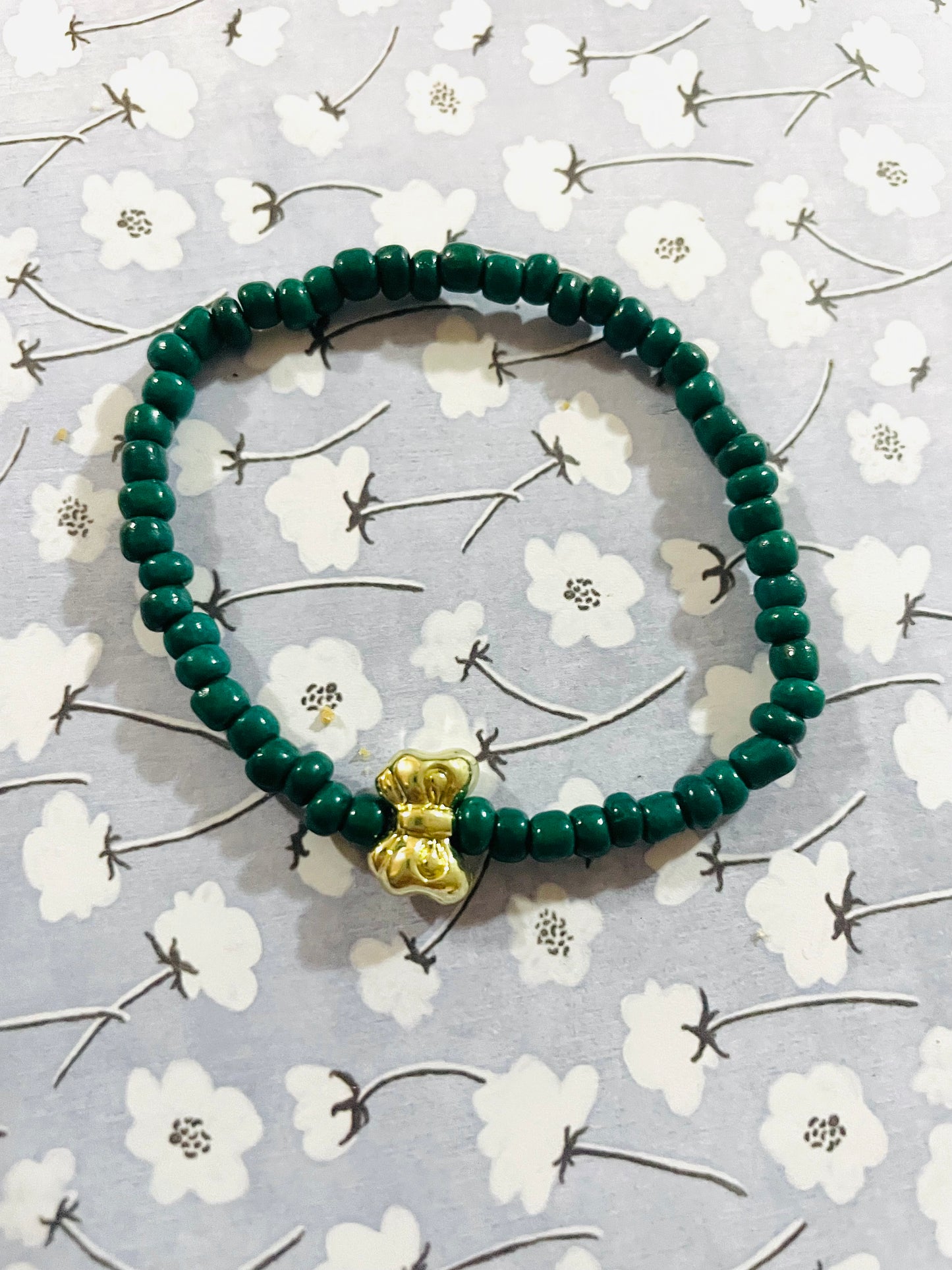 Beaded bow bracelet
